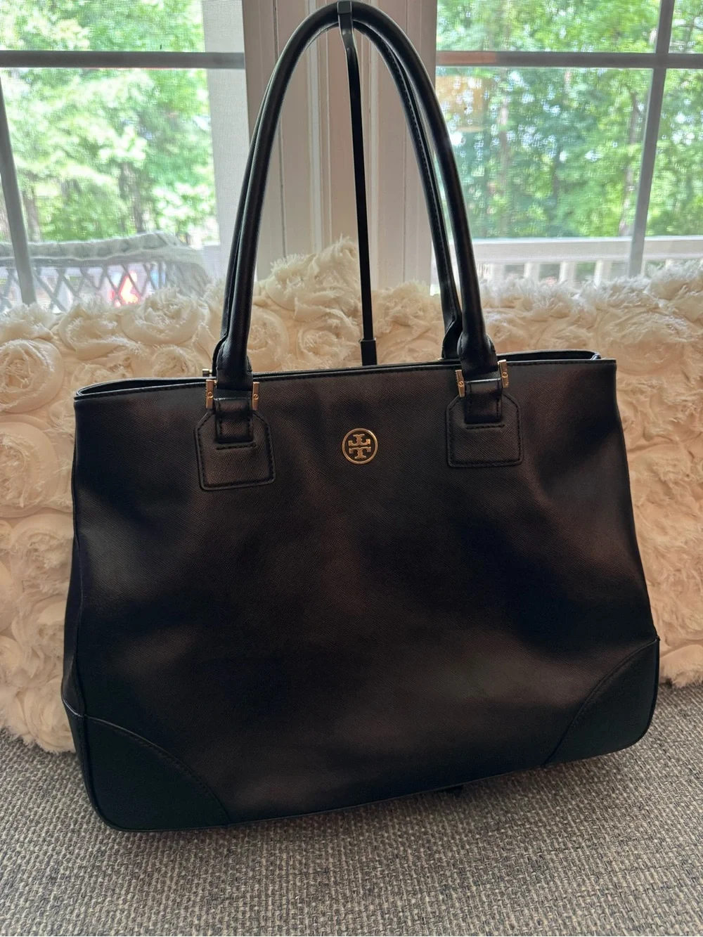 Tory Burch Robinson Saffiano Leather Tote Bag – Black